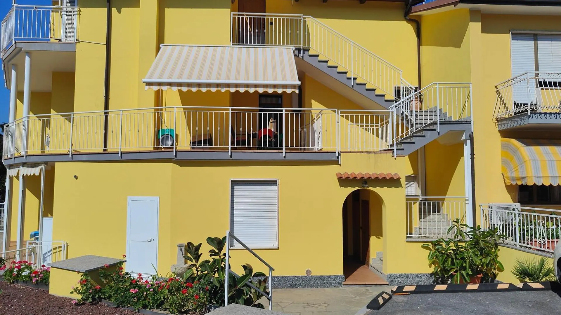 Apartment Ampio Trilocale Con Terrazzo By Tempovacanza Andora