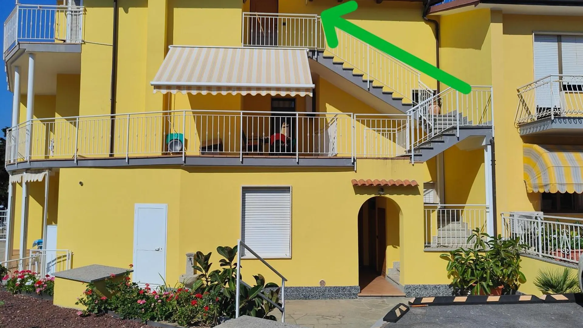 Ampio Trilocale Con Terrazzo By Tempovacanza Andora Italy