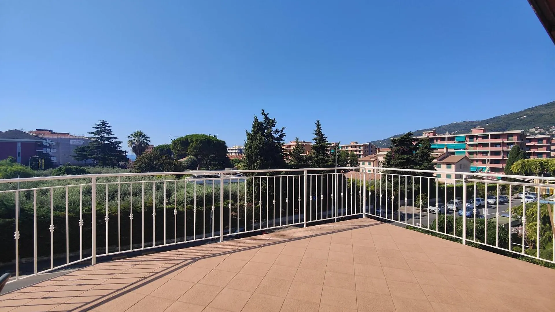 Ampio Trilocale Con Terrazzo By Tempovacanza Andora