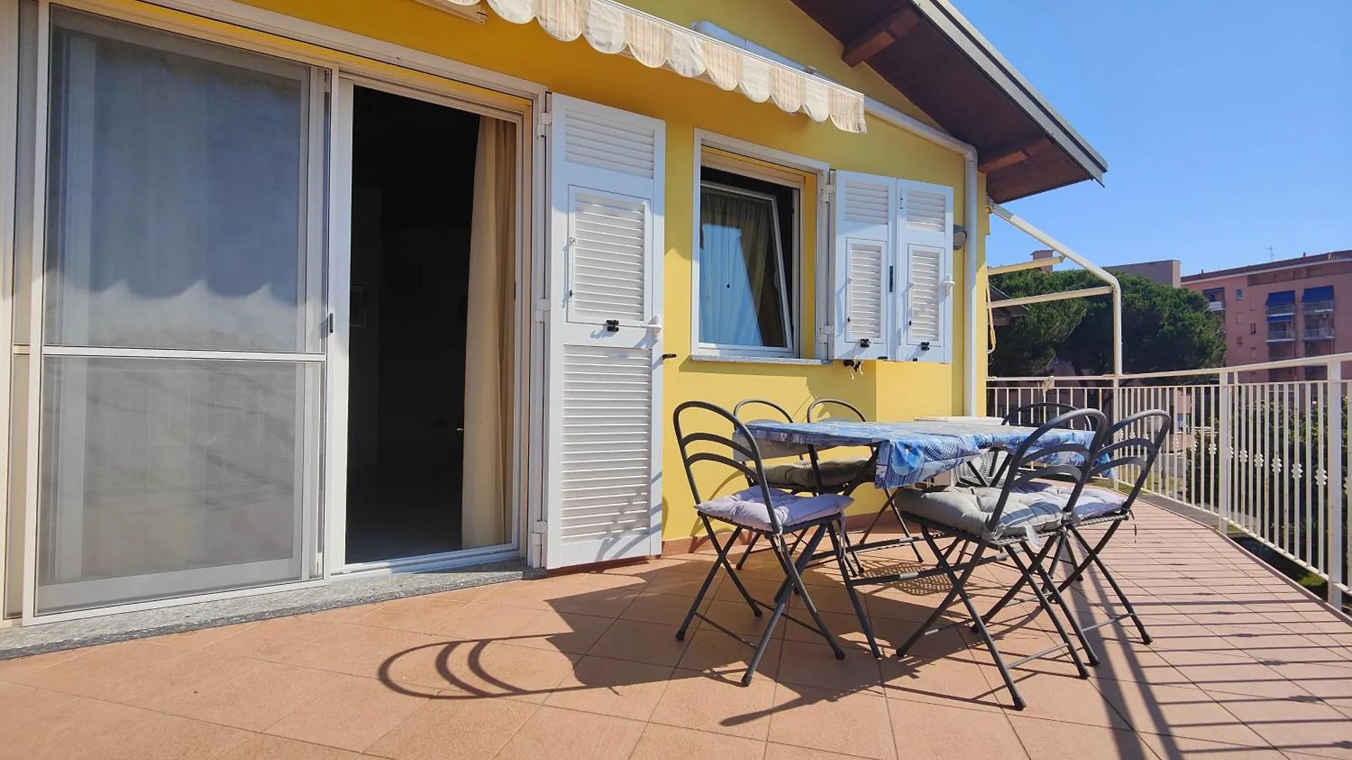 Apartment Ampio Trilocale Con Terrazzo By Tempovacanza Andora Italy