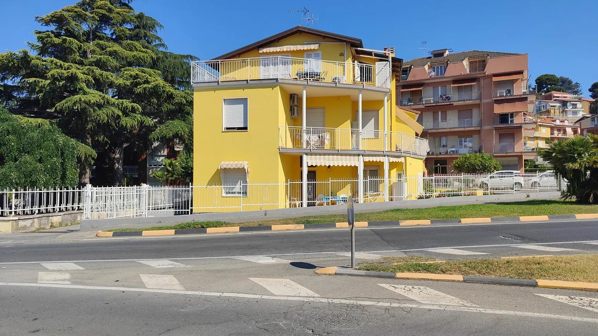 Ampio Trilocale Con Terrazzo By Tempovacanza Marina dʼMarina dʼAndora